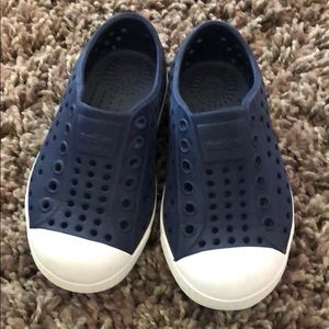 Native navy shoes kids size 7